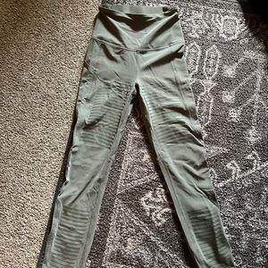 Lululemon Rogue Renagade High Waisted leggings in excellent condition!